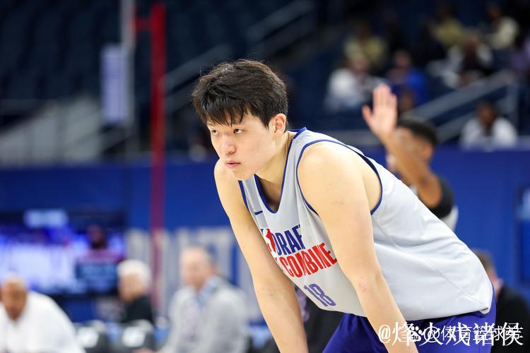 杨瀚森轰两双谦逊受访,笑谈表现获主帅盛赞攻守兼备! 杨瀚森轰两双谦逊受访,笑谈表现获主帅盛赞攻守兼备!