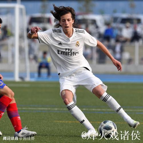 皇马官宣：5000万欧元签下本菲卡后卫A-卡雷拉斯